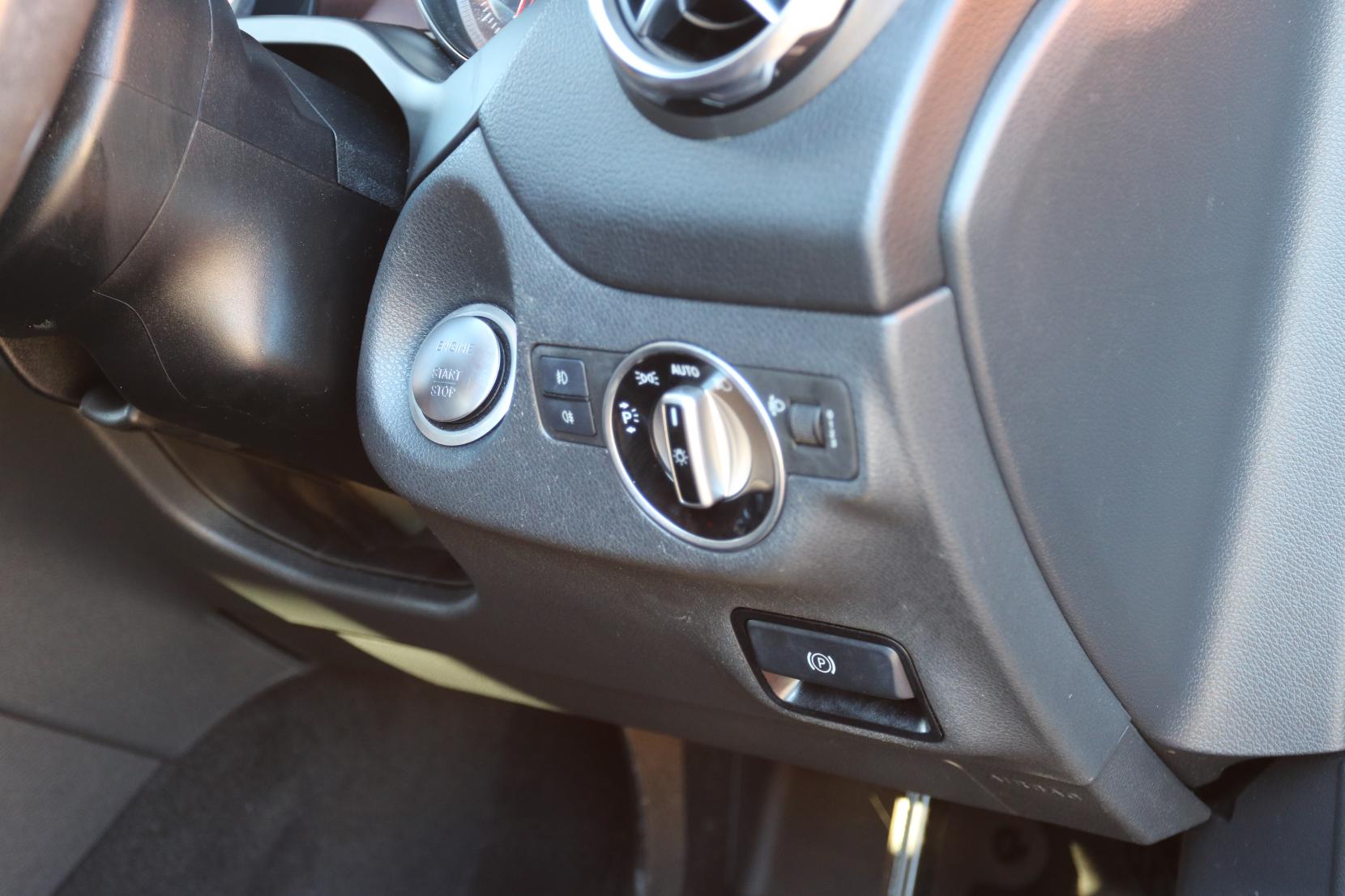 Mercedes-Benz GLA 1.6 GLA200 SE (Executive) SUV 5dr Petrol Manual Euro 6 (s/s) (156 ps)