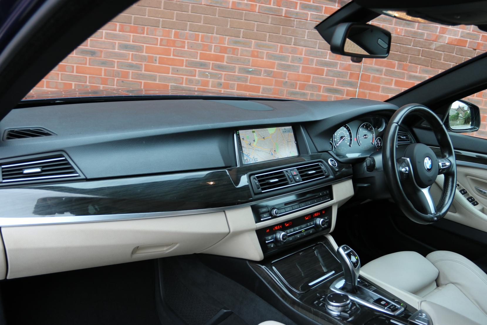 BMW 5 Series 3.0 530d M Sport Touring 5dr Diesel Auto Euro 6 (s/s) (258 ps)