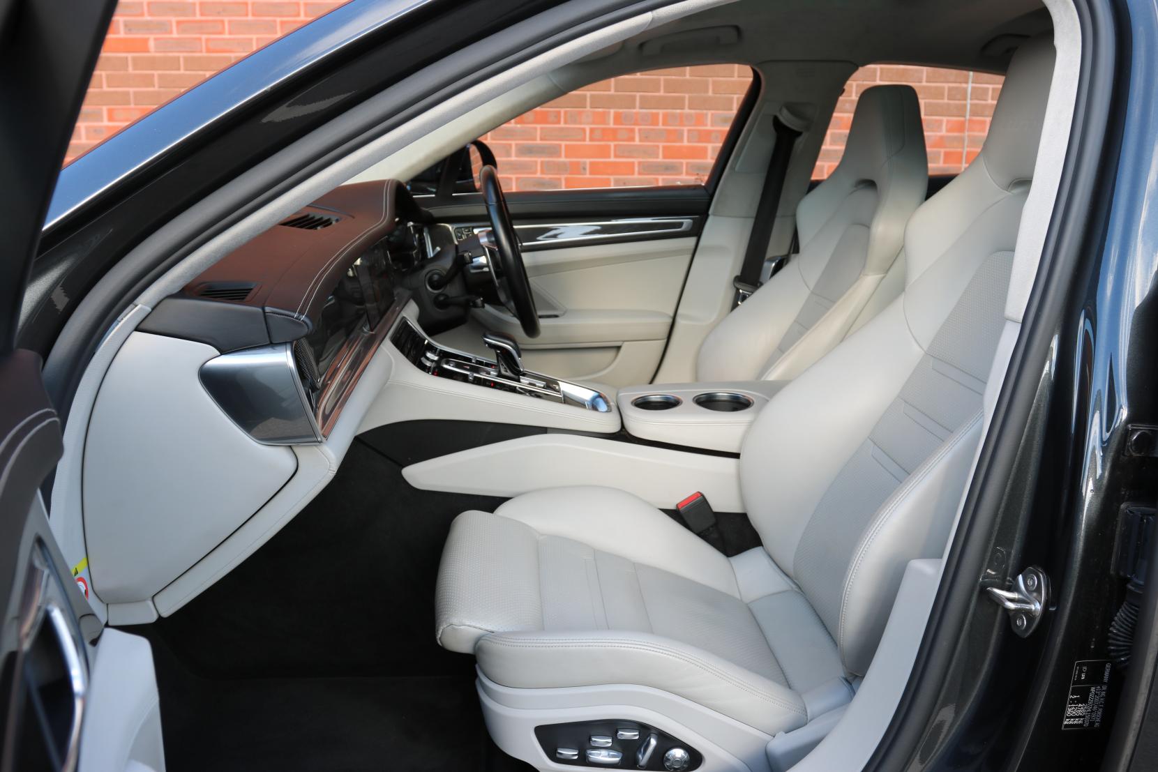 Porsche Panamera 4.0T V8 Turbo Saloon 5dr Petrol PDK 4WD Euro 6 (s/s) (550 ps)