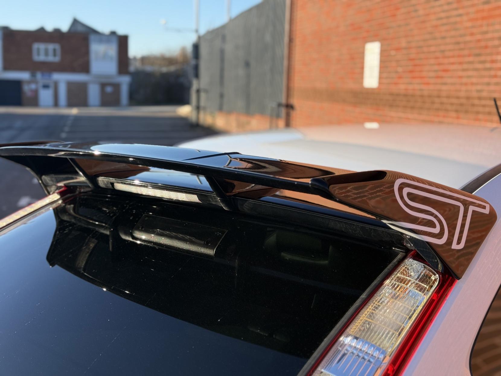 Ford Focus 2.5 SIV ST-3 Hatchback 3dr Petrol Manual (224 g/km, 221 bhp)