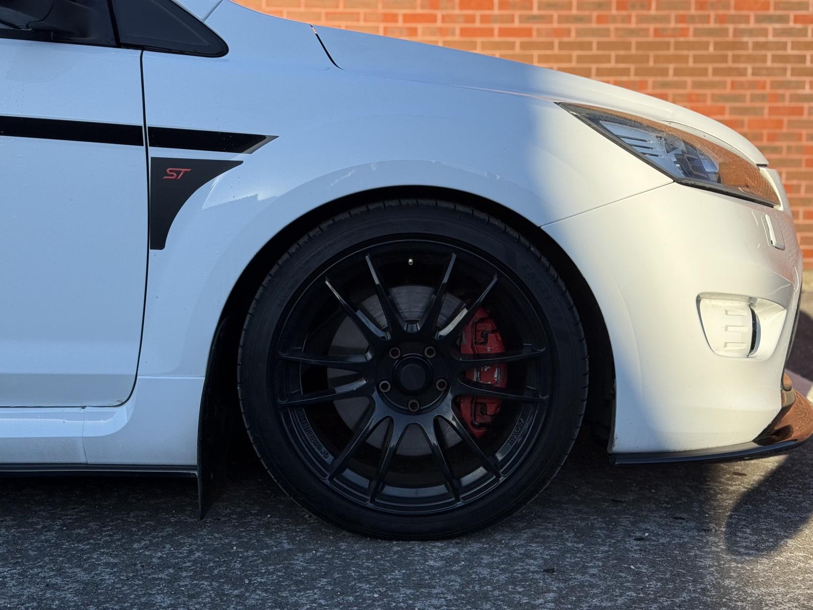 Ford Focus 2.5 SIV ST-3 Hatchback 3dr Petrol Manual (224 g/km, 221 bhp)