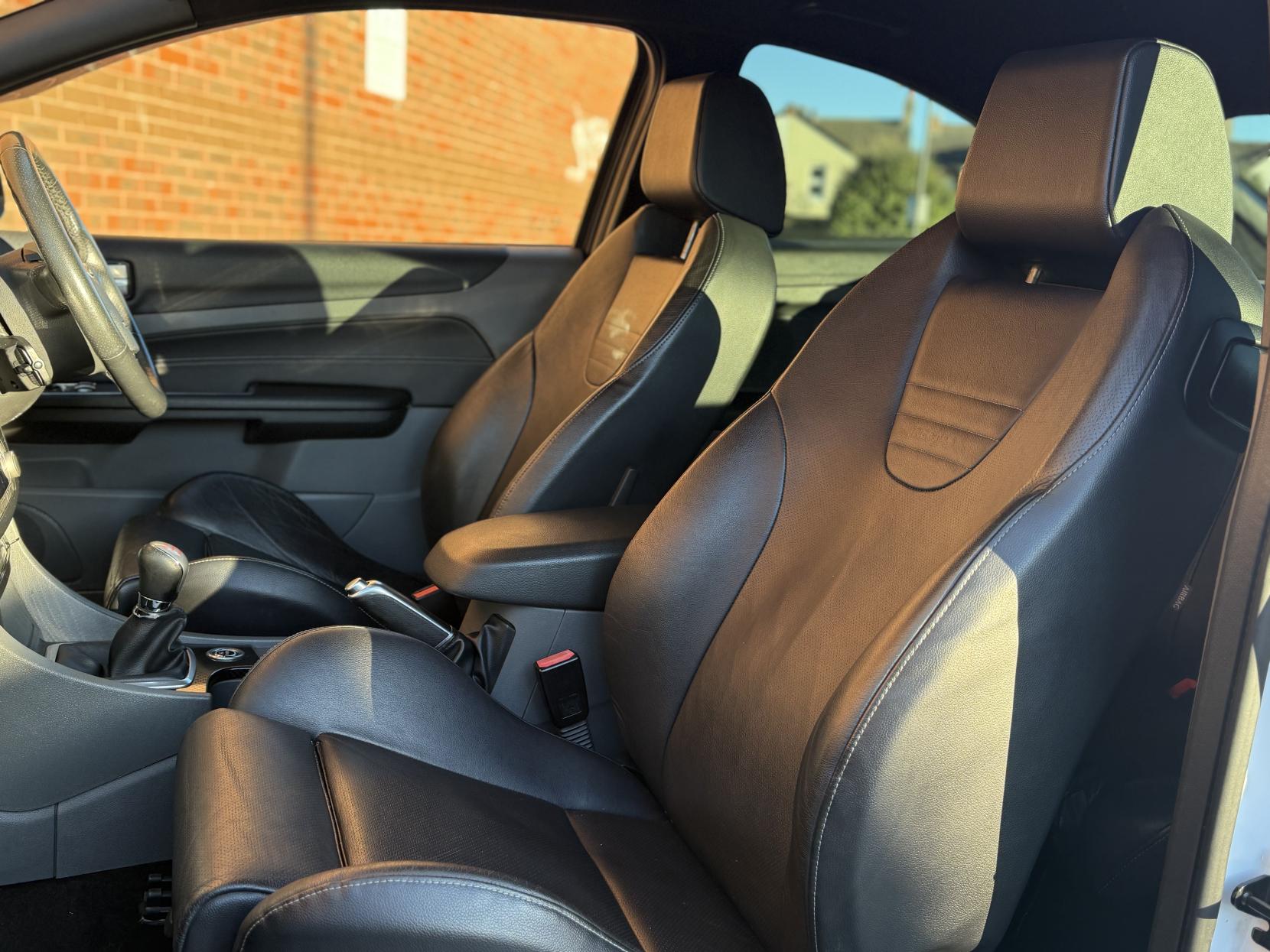 Ford Focus 2.5 SIV ST-3 Hatchback 3dr Petrol Manual (224 g/km, 221 bhp)