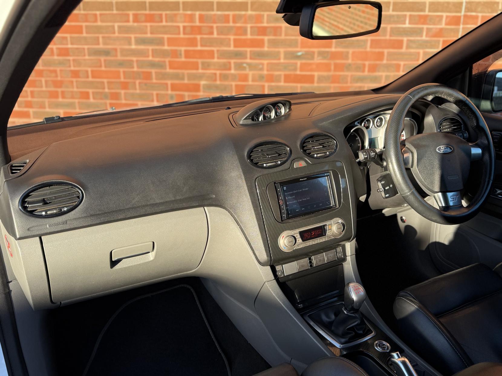 Ford Focus 2.5 SIV ST-3 Hatchback 3dr Petrol Manual (224 g/km, 221 bhp)