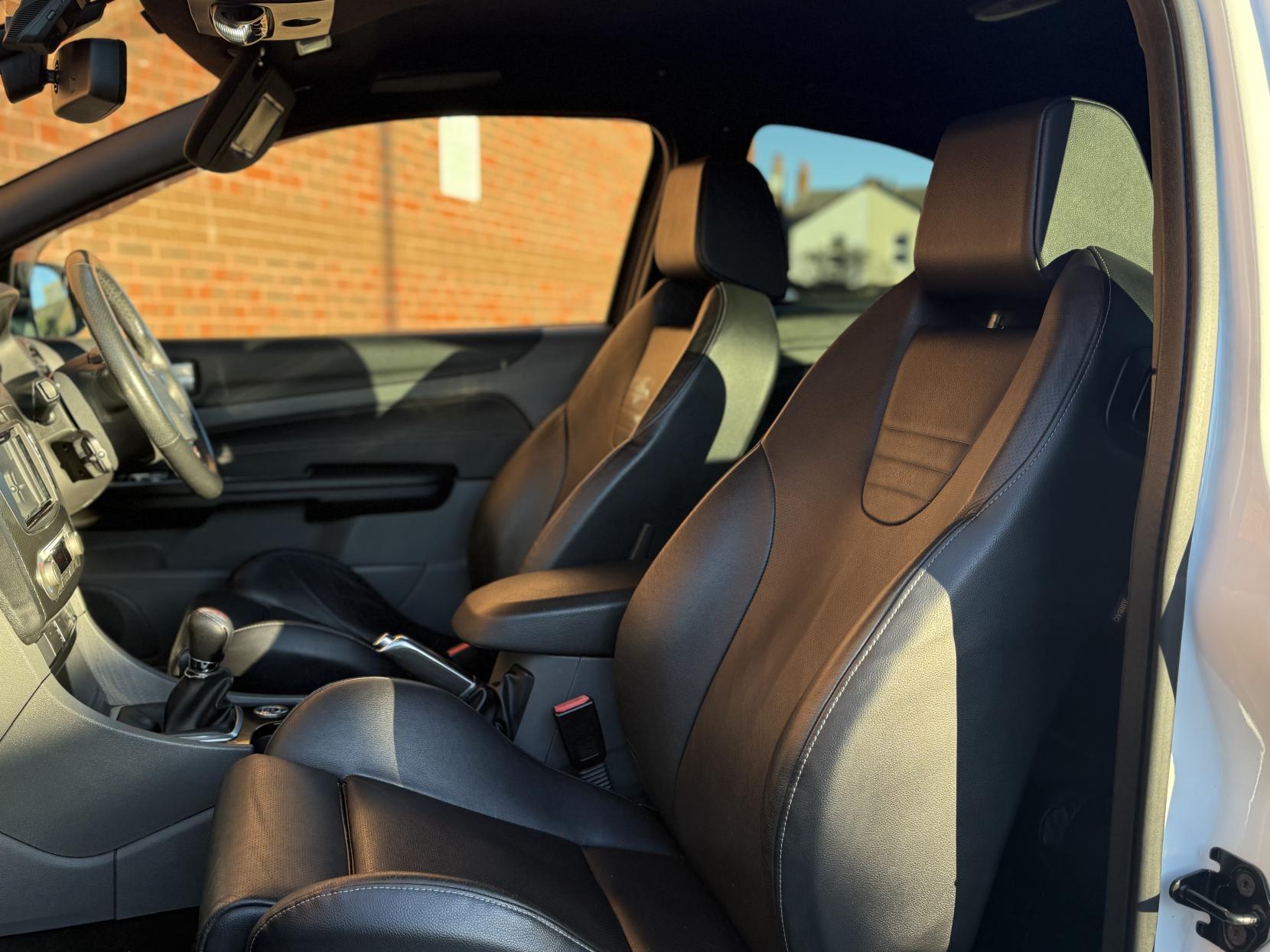 Ford Focus 2.5 SIV ST-3 Hatchback 3dr Petrol Manual (224 g/km, 221 bhp)