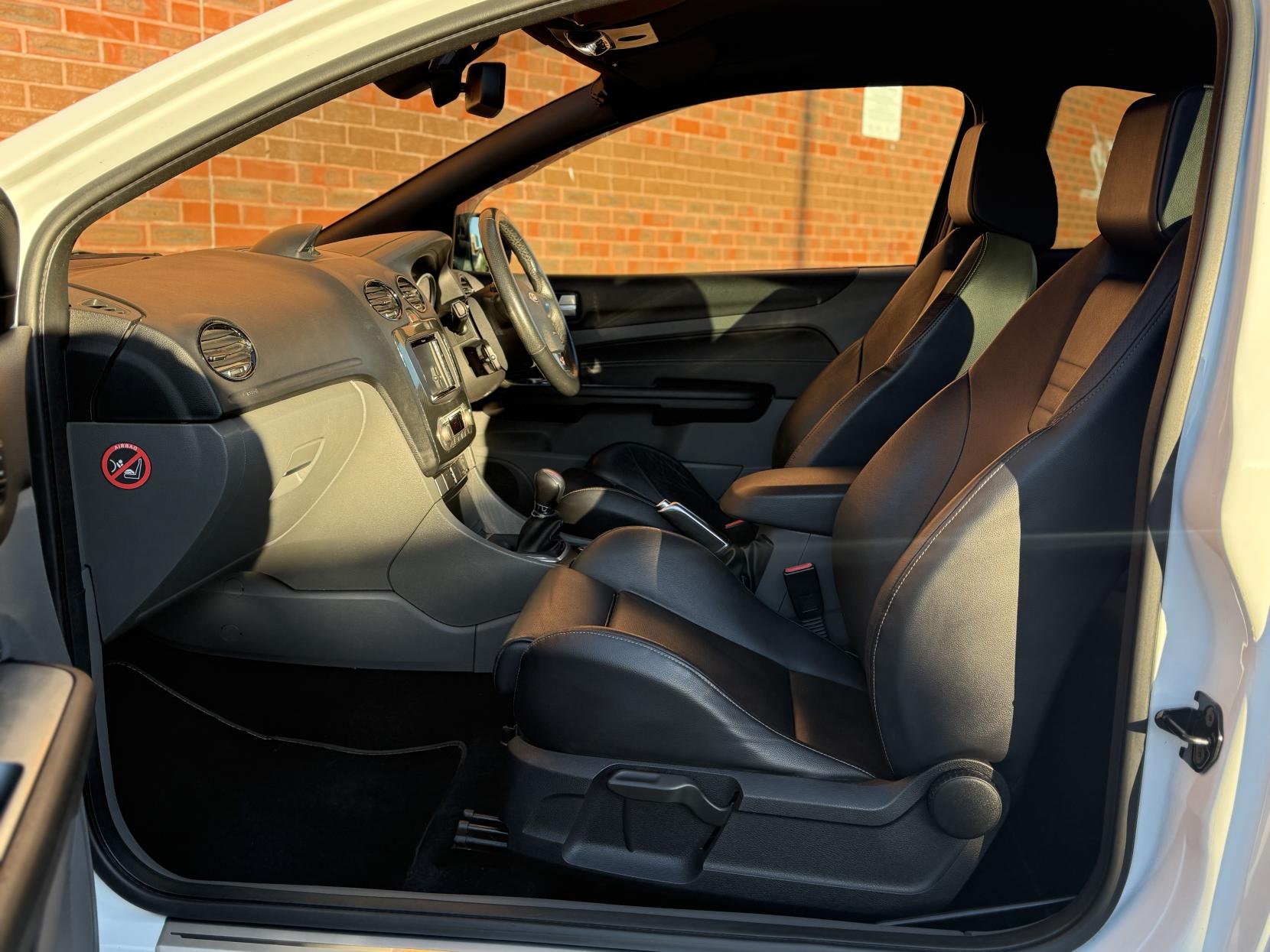 Ford Focus 2.5 SIV ST-3 Hatchback 3dr Petrol Manual (224 g/km, 221 bhp)