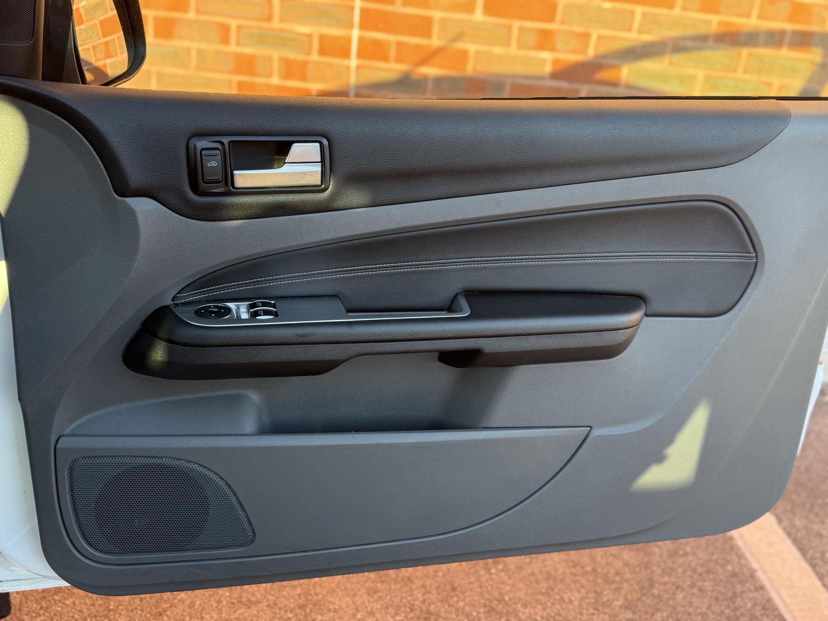 Ford Focus 2.5 SIV ST-3 Hatchback 3dr Petrol Manual (224 g/km, 221 bhp)