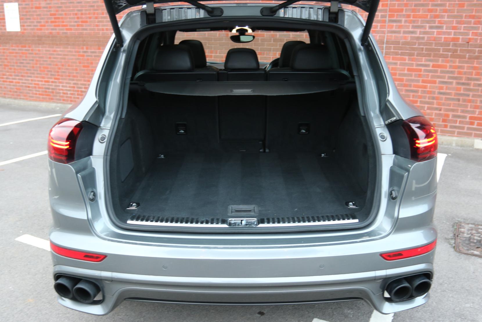 Porsche Cayenne 3.0 TD V6 SUV 5dr Diesel TiptronicS 4WD Euro 6 (s/s) (262 ps)