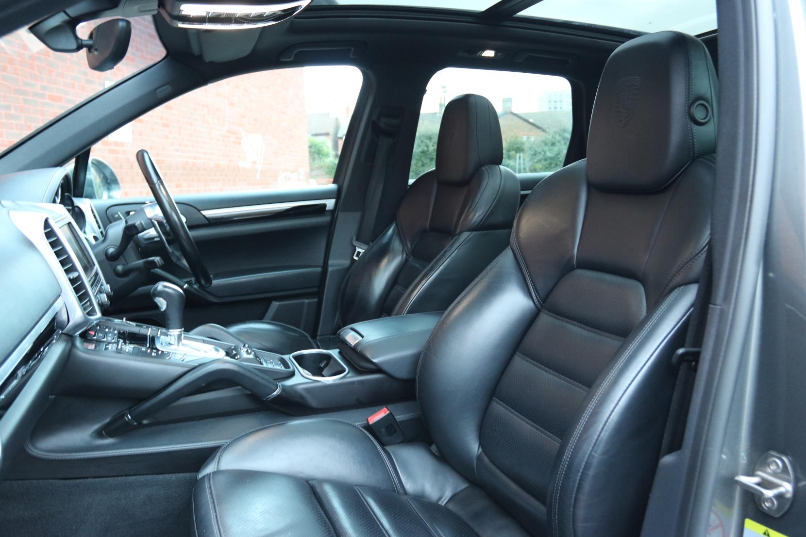 Porsche Cayenne 3.0 TD V6 SUV 5dr Diesel TiptronicS 4WD Euro 6 (s/s) (262 ps)