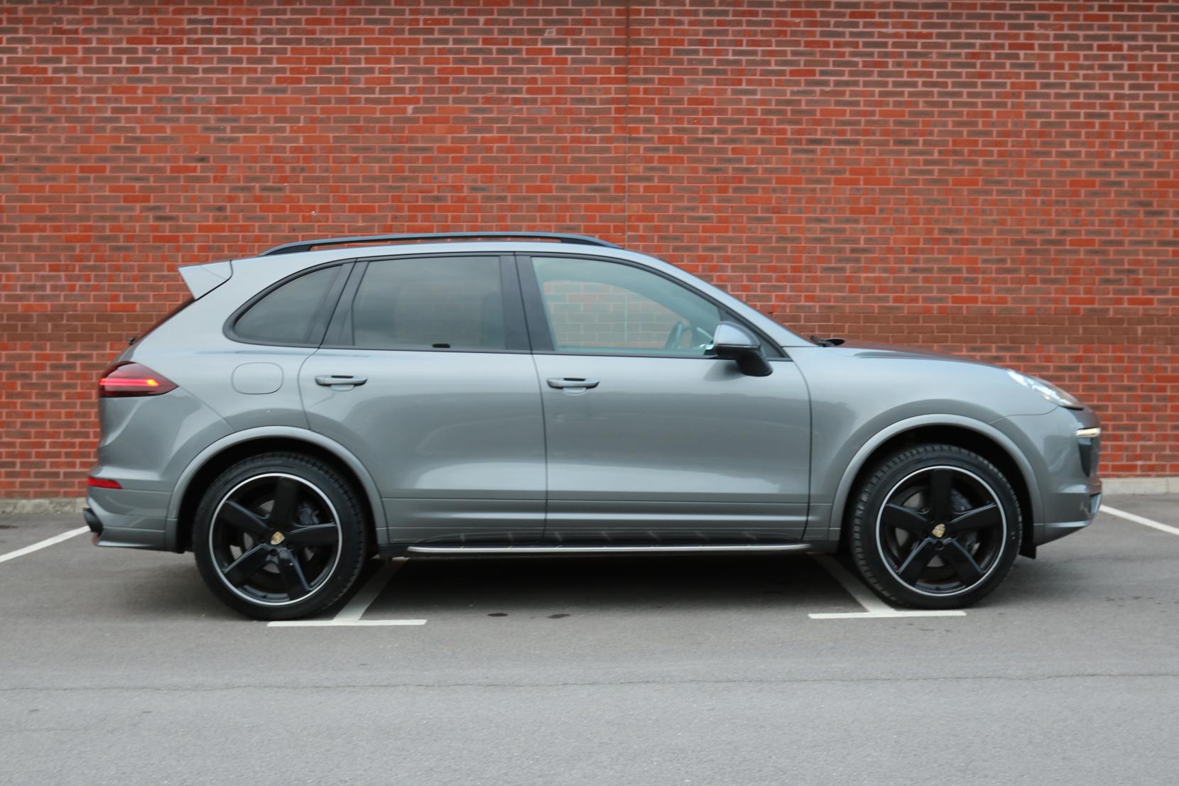 Porsche Cayenne 3.0 TD V6 SUV 5dr Diesel TiptronicS 4WD Euro 6 (s/s) (262 ps)