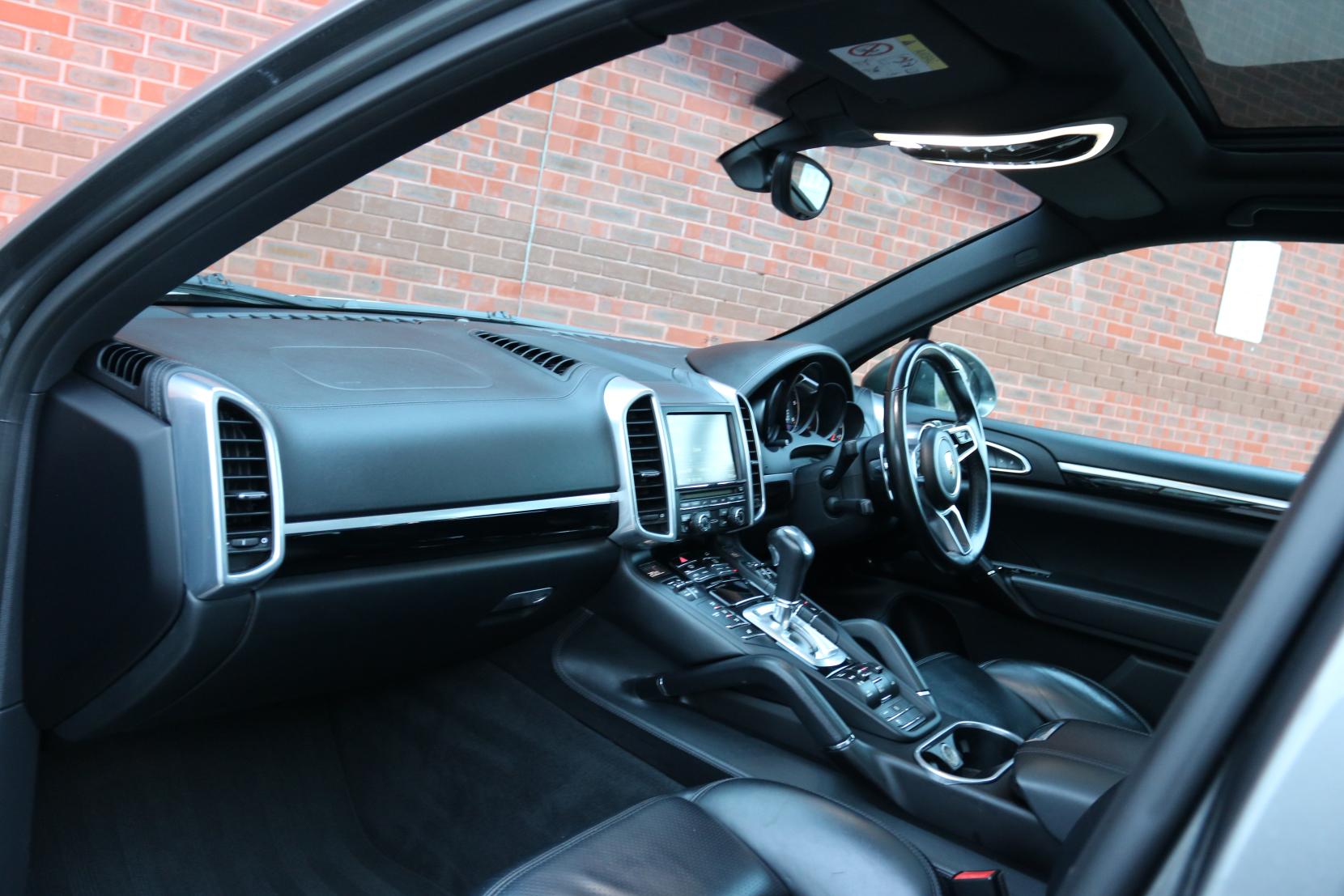 Porsche Cayenne 3.0 TD V6 SUV 5dr Diesel TiptronicS 4WD Euro 6 (s/s) (262 ps)