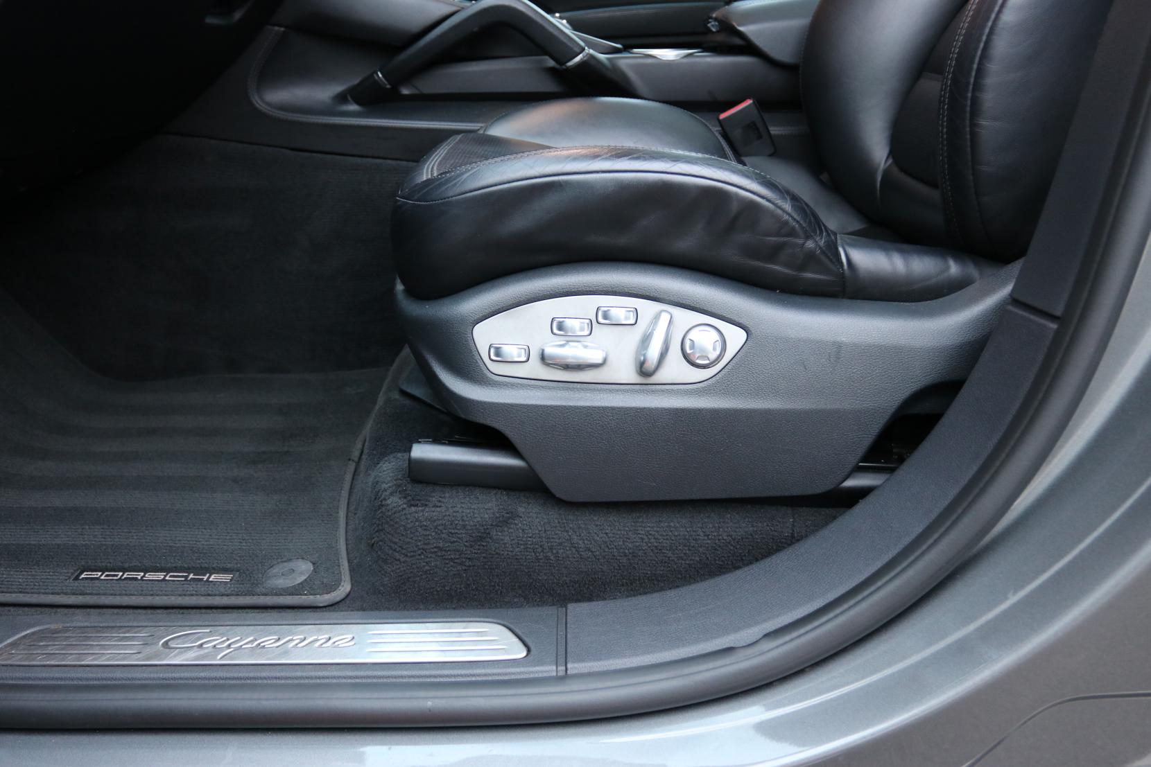 Porsche Cayenne 3.0 TD V6 SUV 5dr Diesel TiptronicS 4WD Euro 6 (s/s) (262 ps)