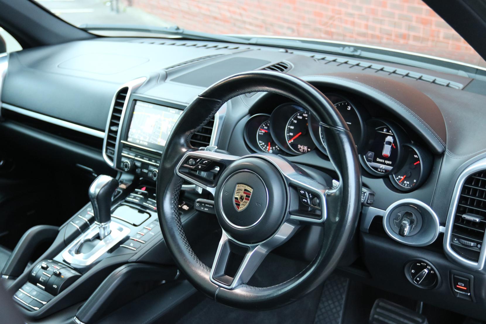 Porsche Cayenne 3.0 TD V6 SUV 5dr Diesel TiptronicS 4WD Euro 6 (s/s) (262 ps)