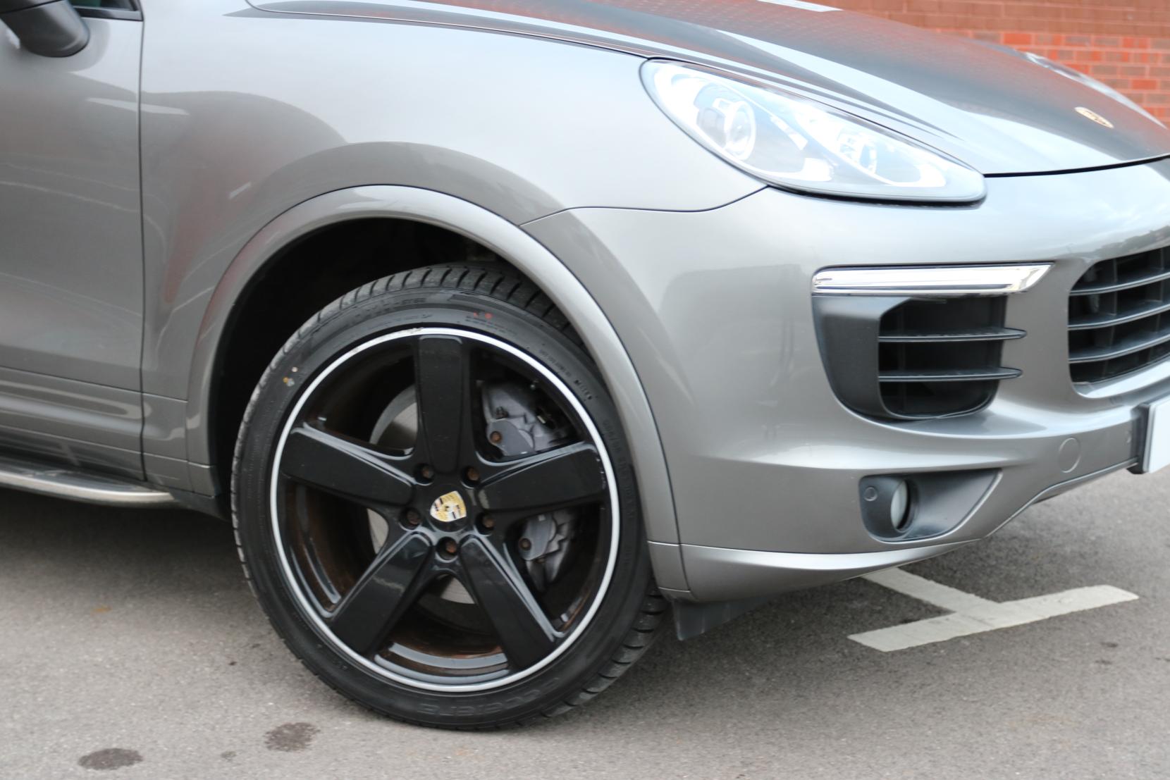 Porsche Cayenne 3.0 TD V6 SUV 5dr Diesel TiptronicS 4WD Euro 6 (s/s) (262 ps)
