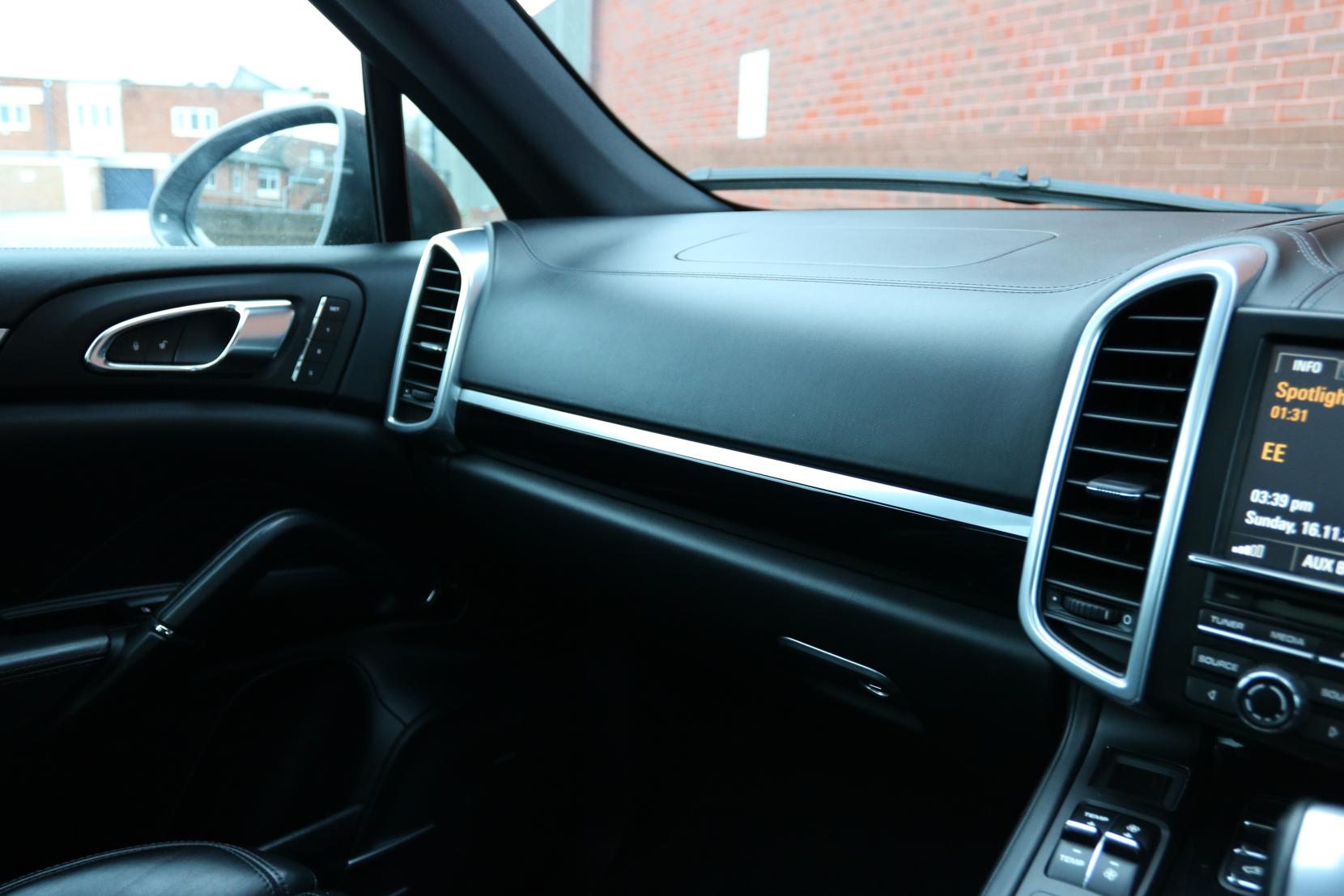 Porsche Cayenne 3.0 TD V6 SUV 5dr Diesel TiptronicS 4WD Euro 6 (s/s) (262 ps)