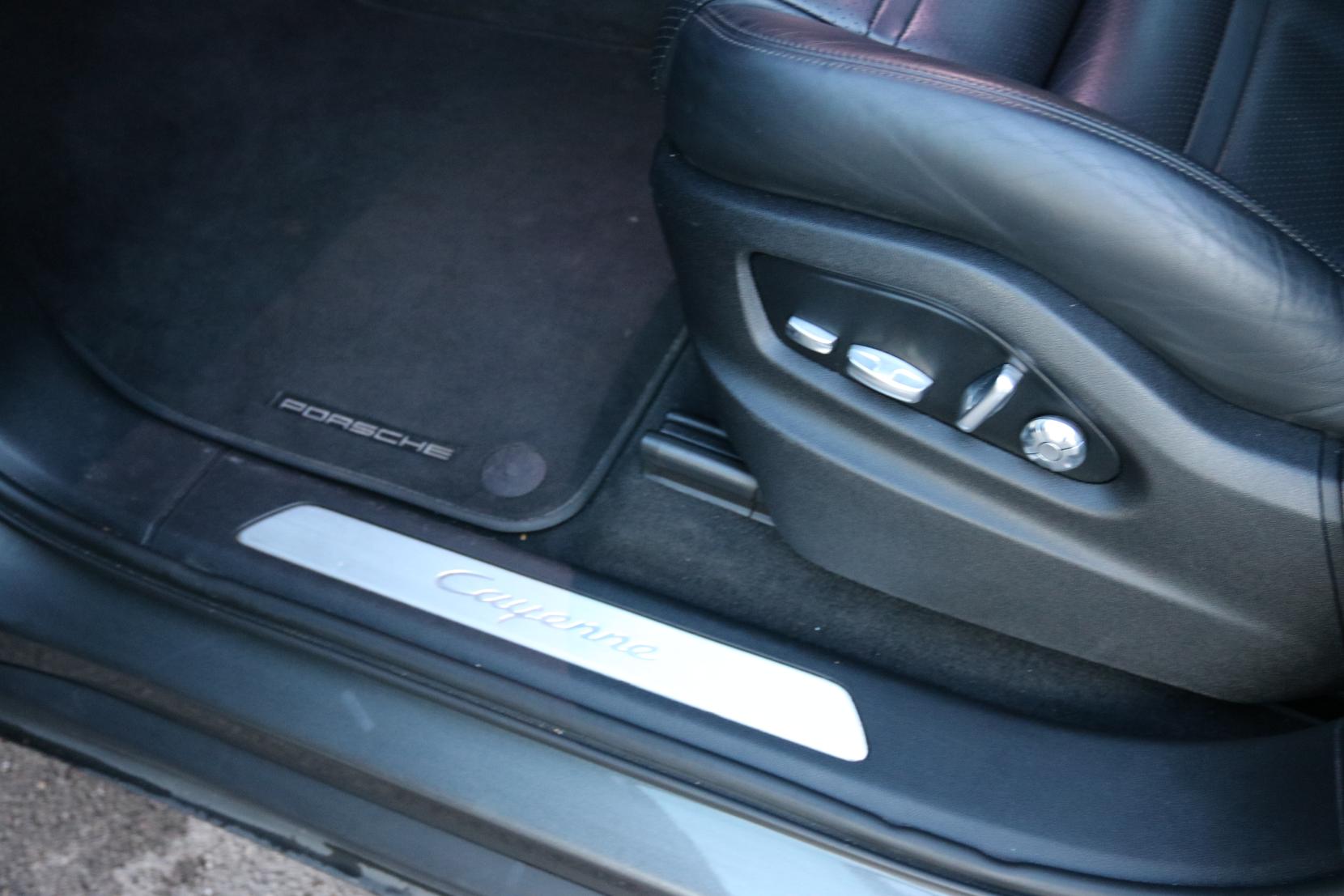 Porsche Cayenne 3.0T V6 SUV 5dr Petrol TiptronicS 4WD Euro 6 (s/s) (340 ps)