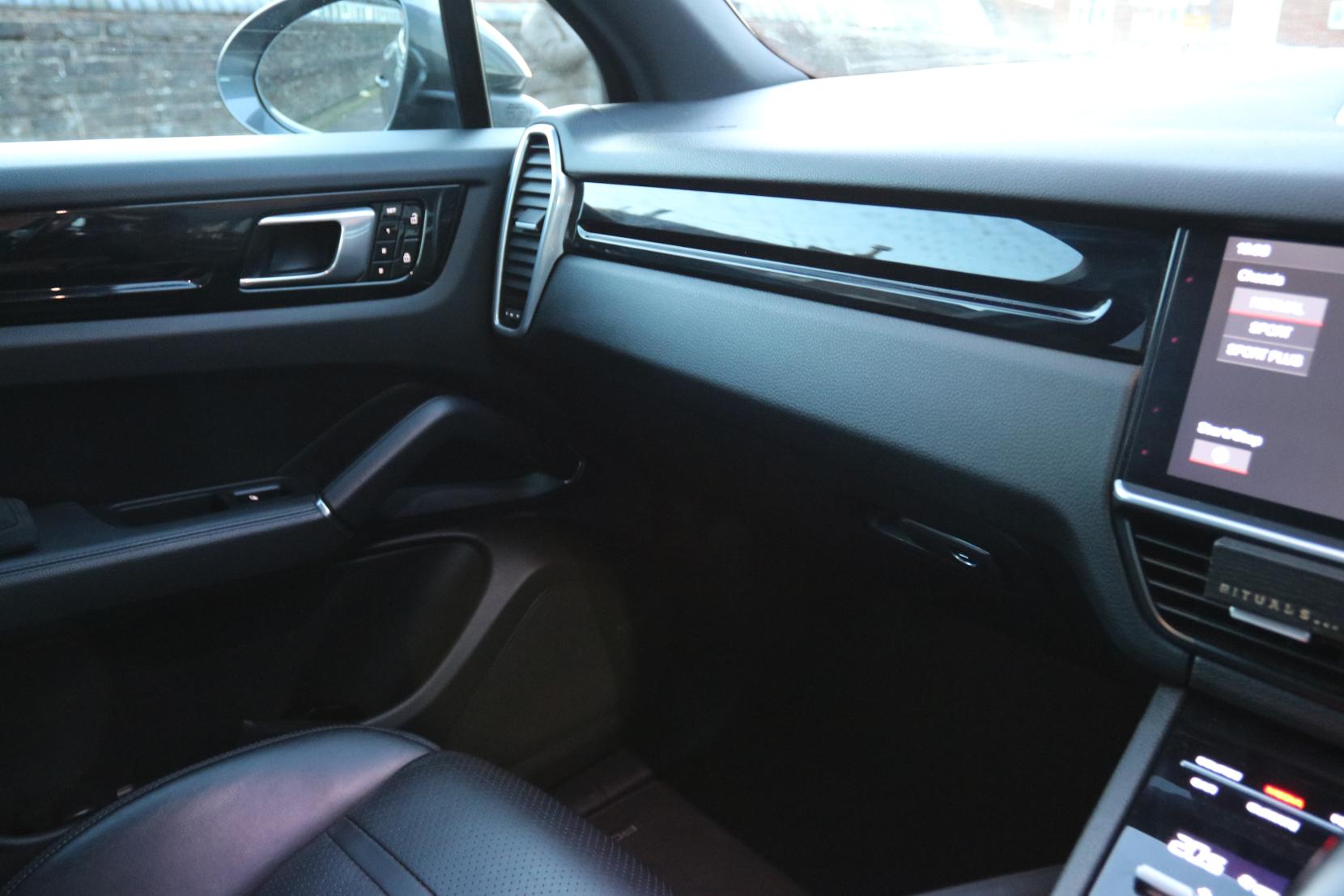 Porsche Cayenne 3.0T V6 SUV 5dr Petrol TiptronicS 4WD Euro 6 (s/s) (340 ps)