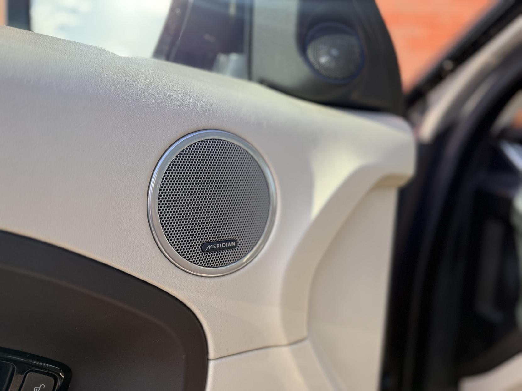 Land Rover Range Rover Evoque 2.2 SD4 Prestige SUV 5dr Diesel Manual 4WD Euro 5 (s/s) (190 ps)