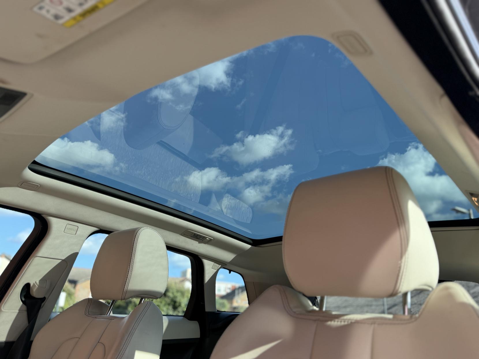 Land Rover Range Rover Evoque 2.2 SD4 Prestige SUV 5dr Diesel Manual 4WD Euro 5 (s/s) (190 ps)