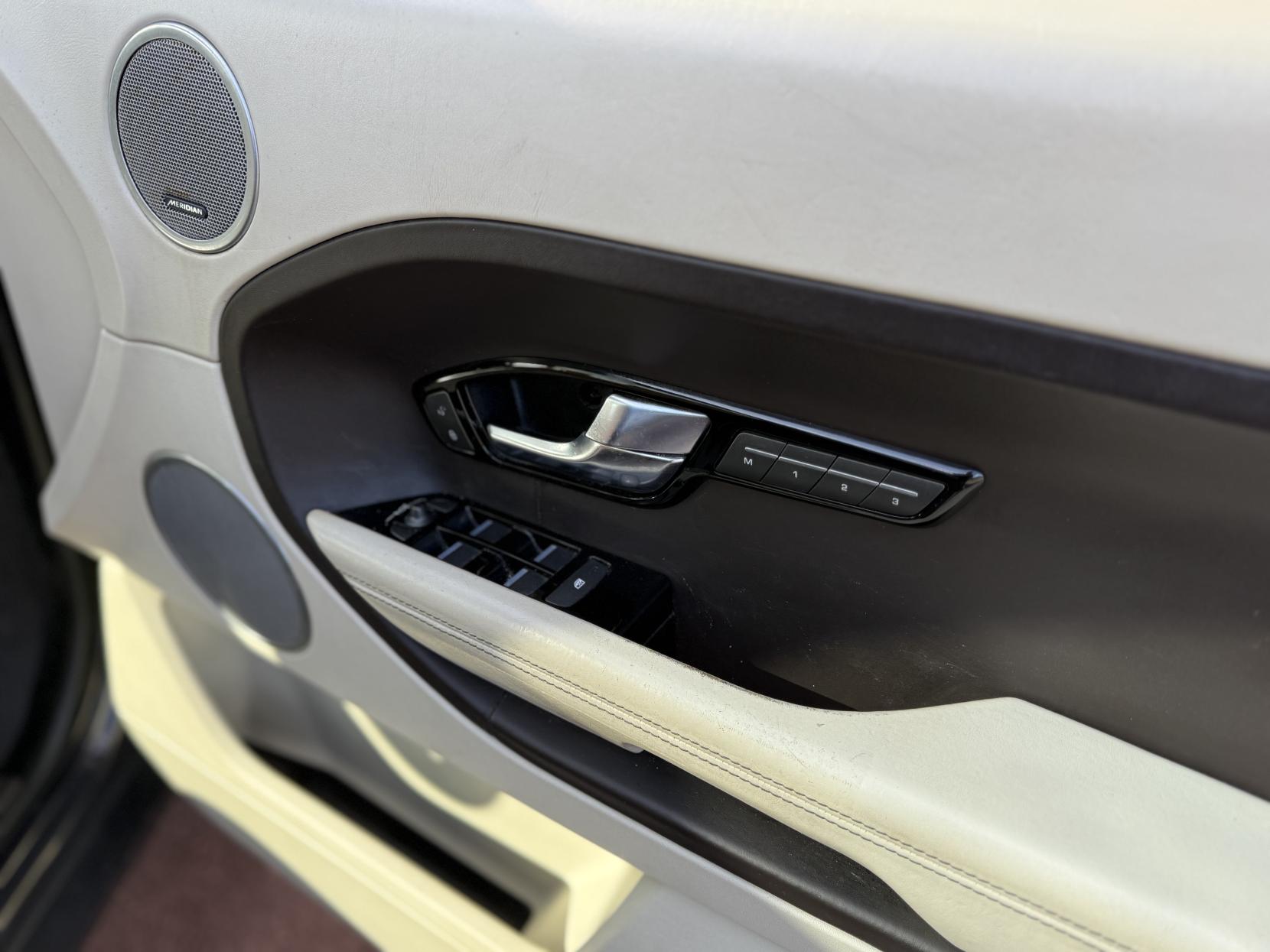 Land Rover Range Rover Evoque 2.2 SD4 Prestige SUV 5dr Diesel Manual 4WD Euro 5 (s/s) (190 ps)