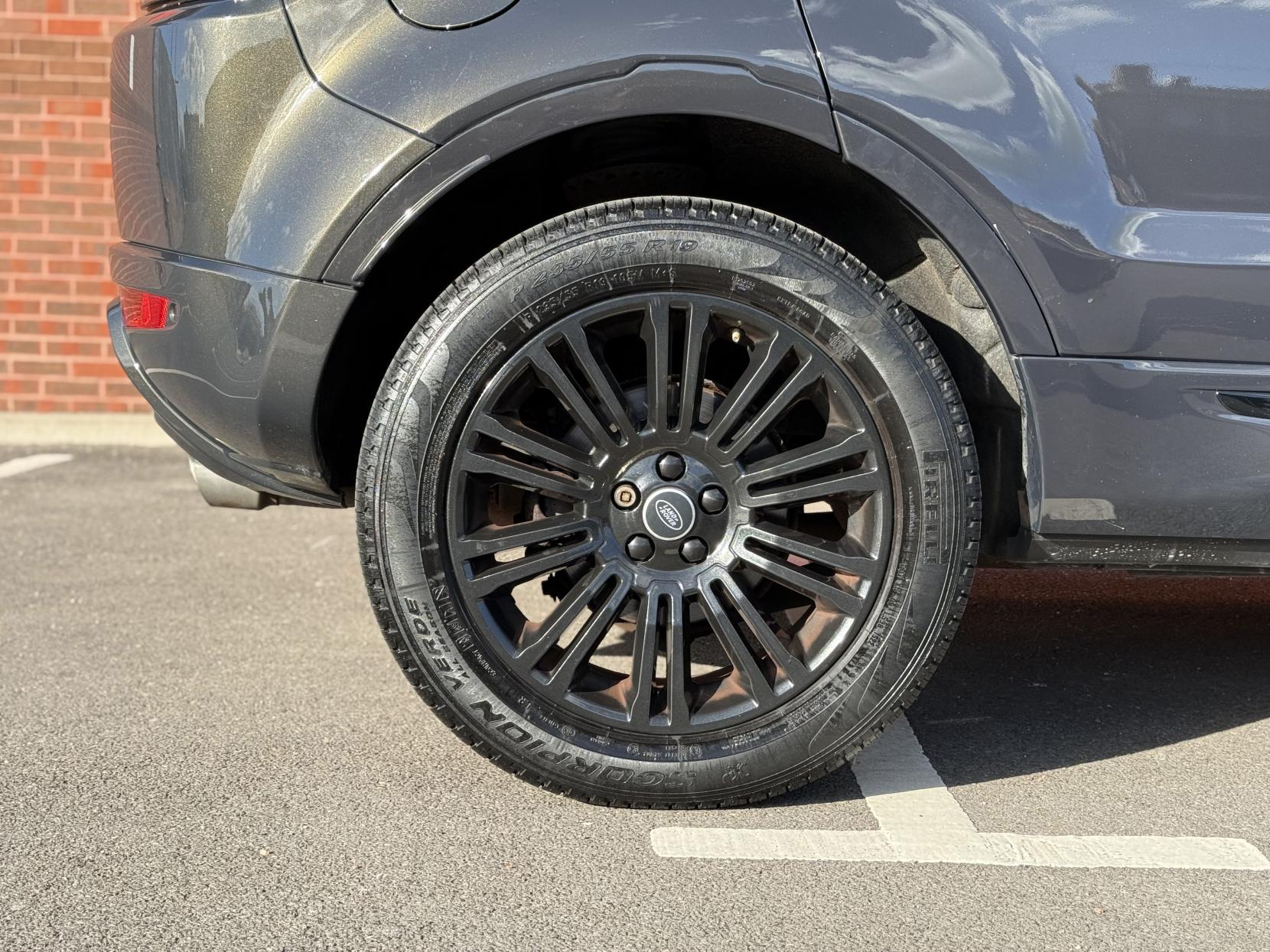 Land Rover Range Rover Evoque 2.2 SD4 Prestige SUV 5dr Diesel Manual 4WD Euro 5 (s/s) (190 ps)