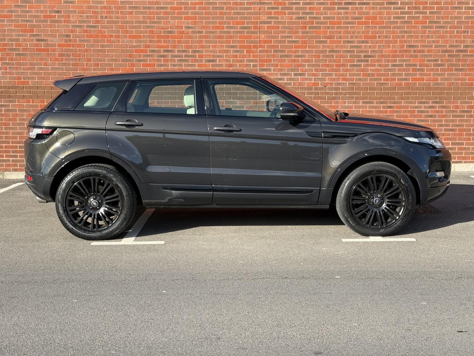 Land Rover Range Rover Evoque 2.2 SD4 Prestige SUV 5dr Diesel Manual 4WD Euro 5 (s/s) (190 ps)