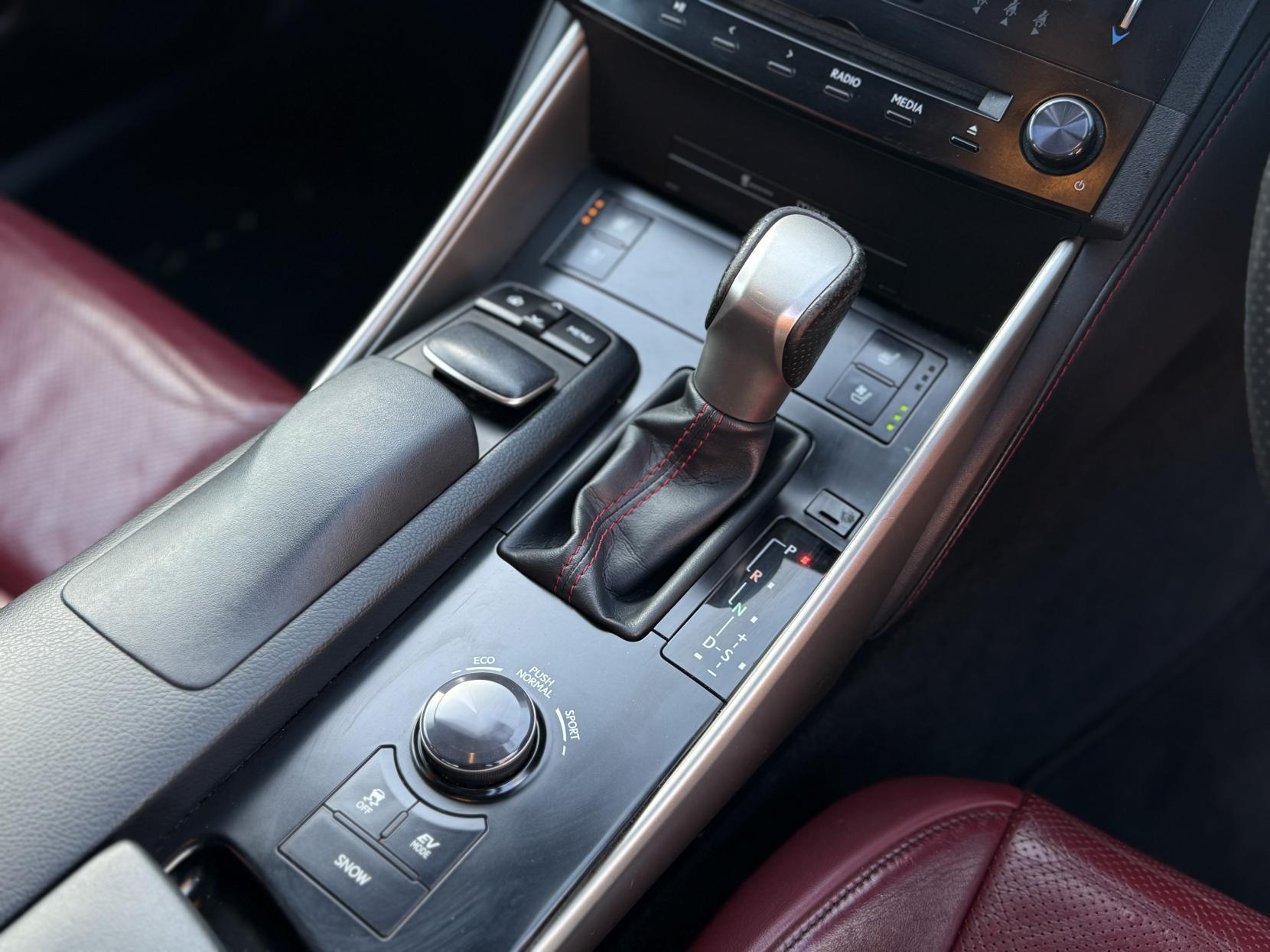 Lexus IS 2.5 300h F Sport Saloon 4dr Petrol Hybrid E-CVT Euro 5 (s/s) (223 ps)