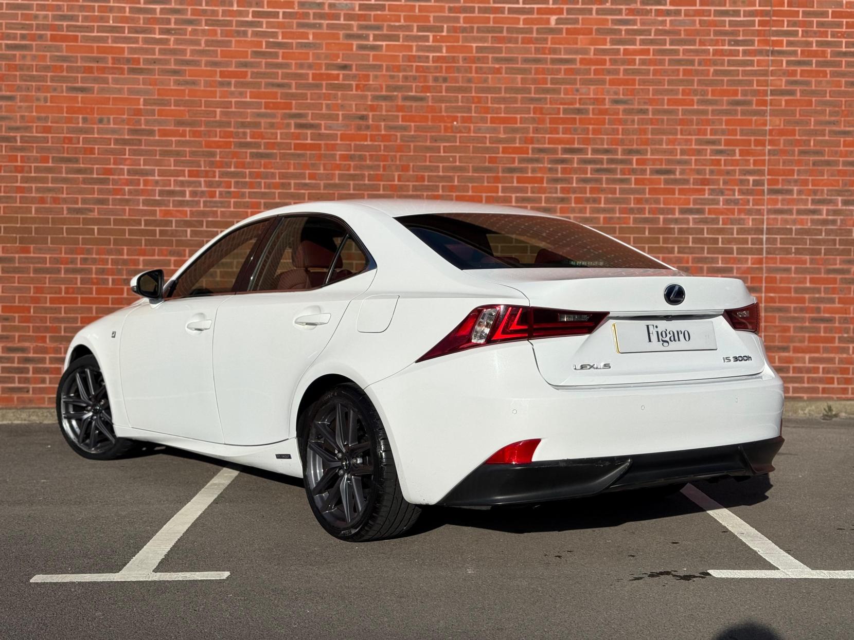 Lexus IS 2.5 300h F Sport Saloon 4dr Petrol Hybrid E-CVT Euro 5 (s/s) (223 ps)