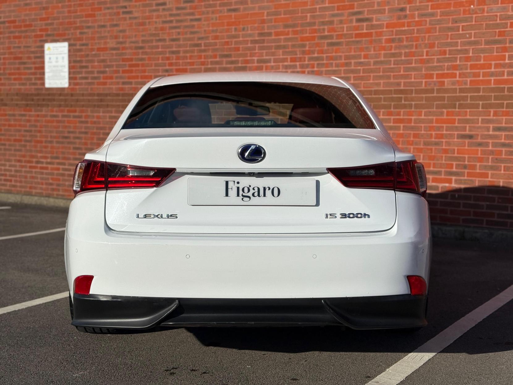 Lexus IS 2.5 300h F Sport Saloon 4dr Petrol Hybrid E-CVT Euro 5 (s/s) (223 ps)
