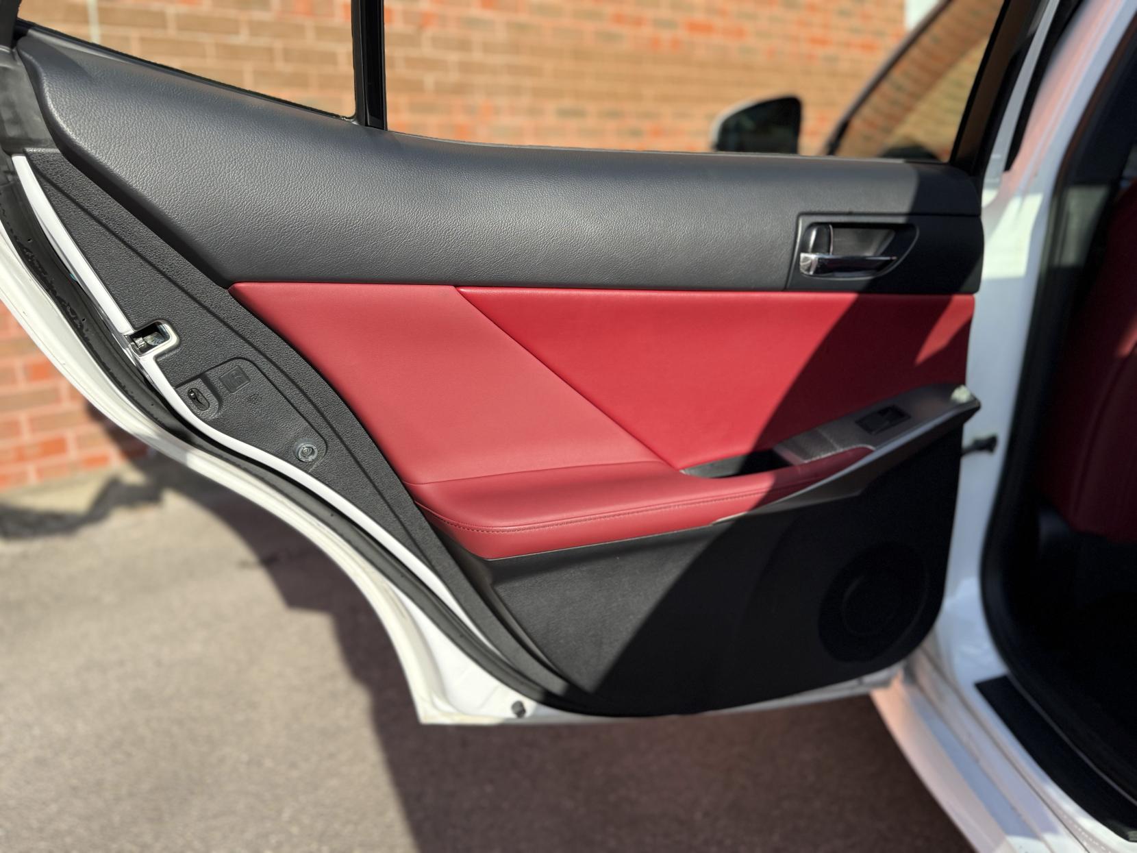 Lexus IS 2.5 300h F Sport Saloon 4dr Petrol Hybrid E-CVT Euro 5 (s/s) (223 ps)