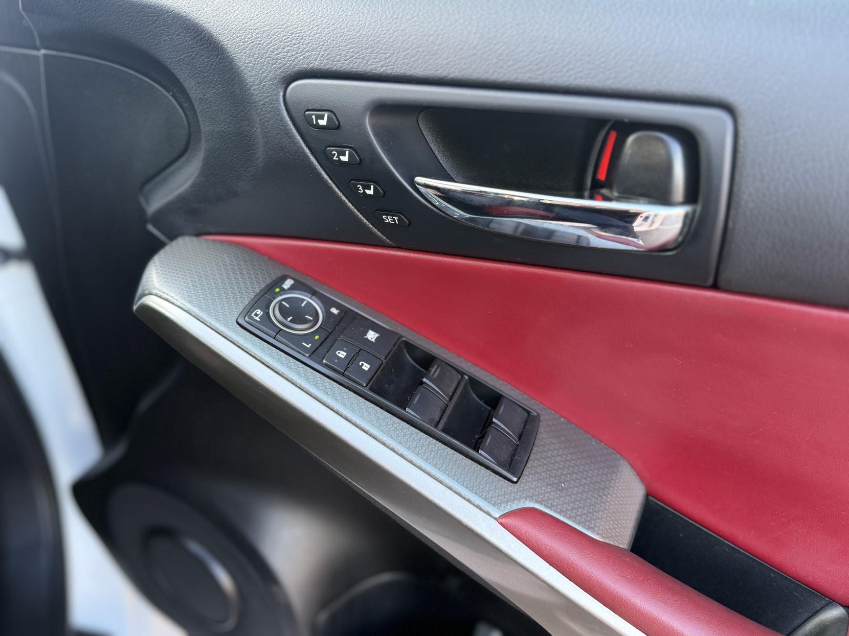 Lexus IS 2.5 300h F Sport Saloon 4dr Petrol Hybrid E-CVT Euro 5 (s/s) (223 ps)