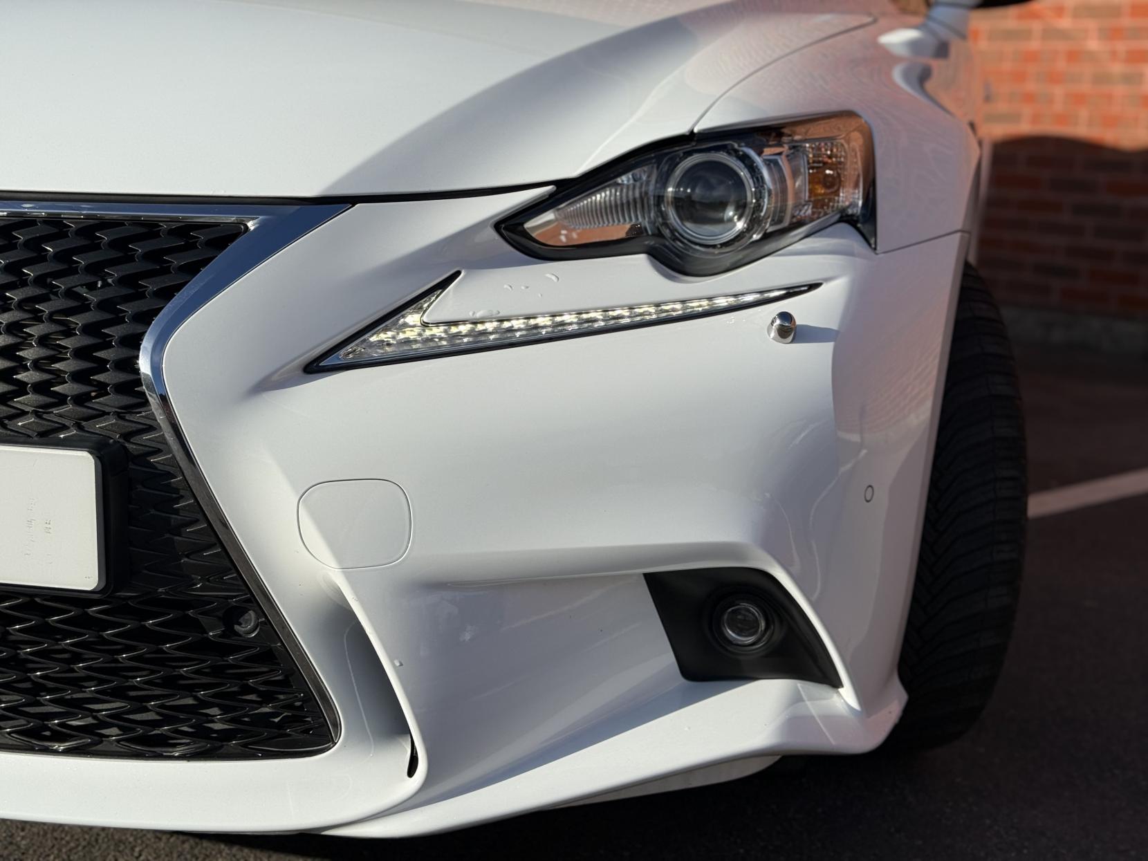 Lexus IS 2.5 300h F Sport Saloon 4dr Petrol Hybrid E-CVT Euro 5 (s/s) (223 ps)