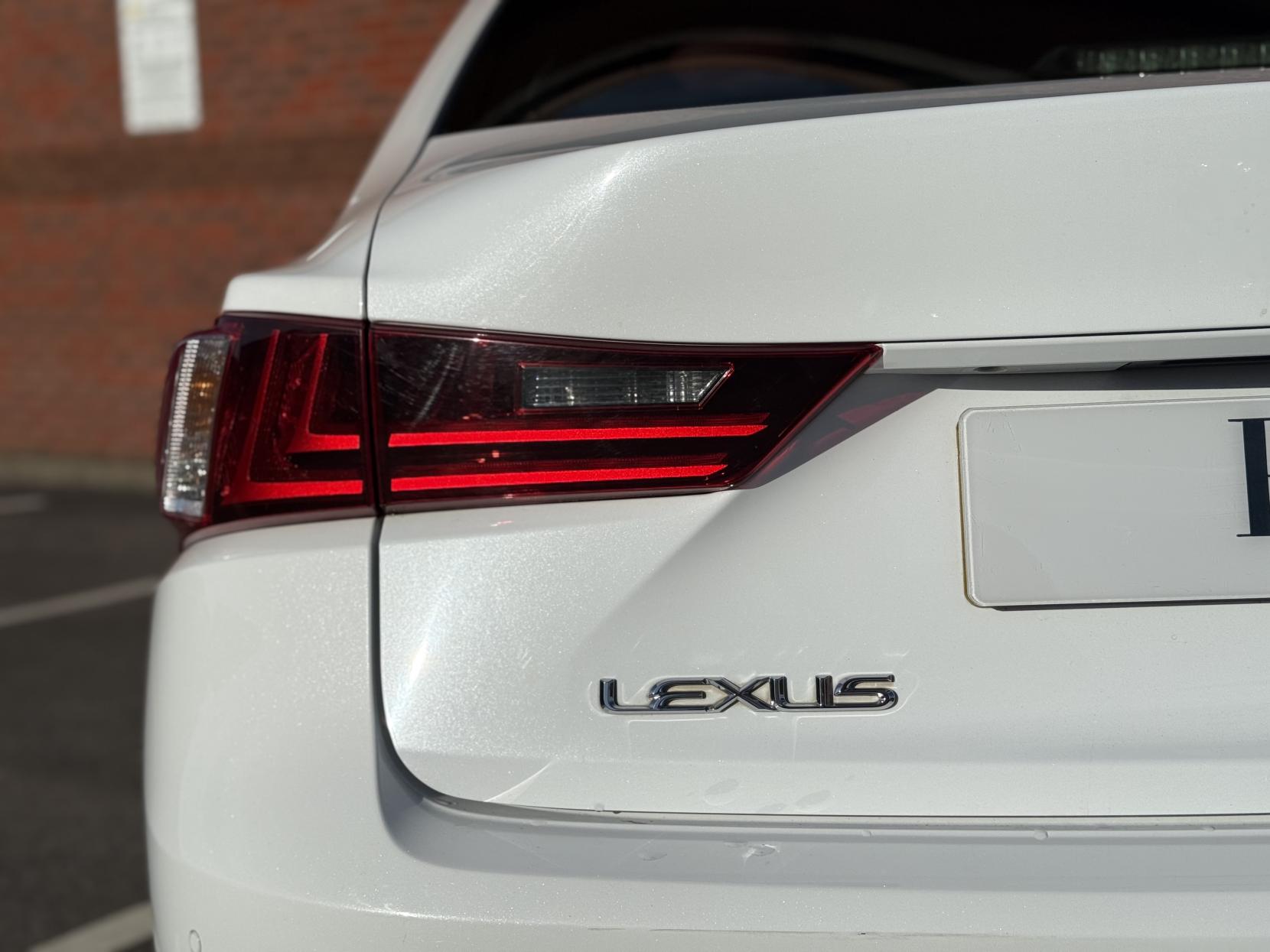 Lexus IS 2.5 300h F Sport Saloon 4dr Petrol Hybrid E-CVT Euro 5 (s/s) (223 ps)