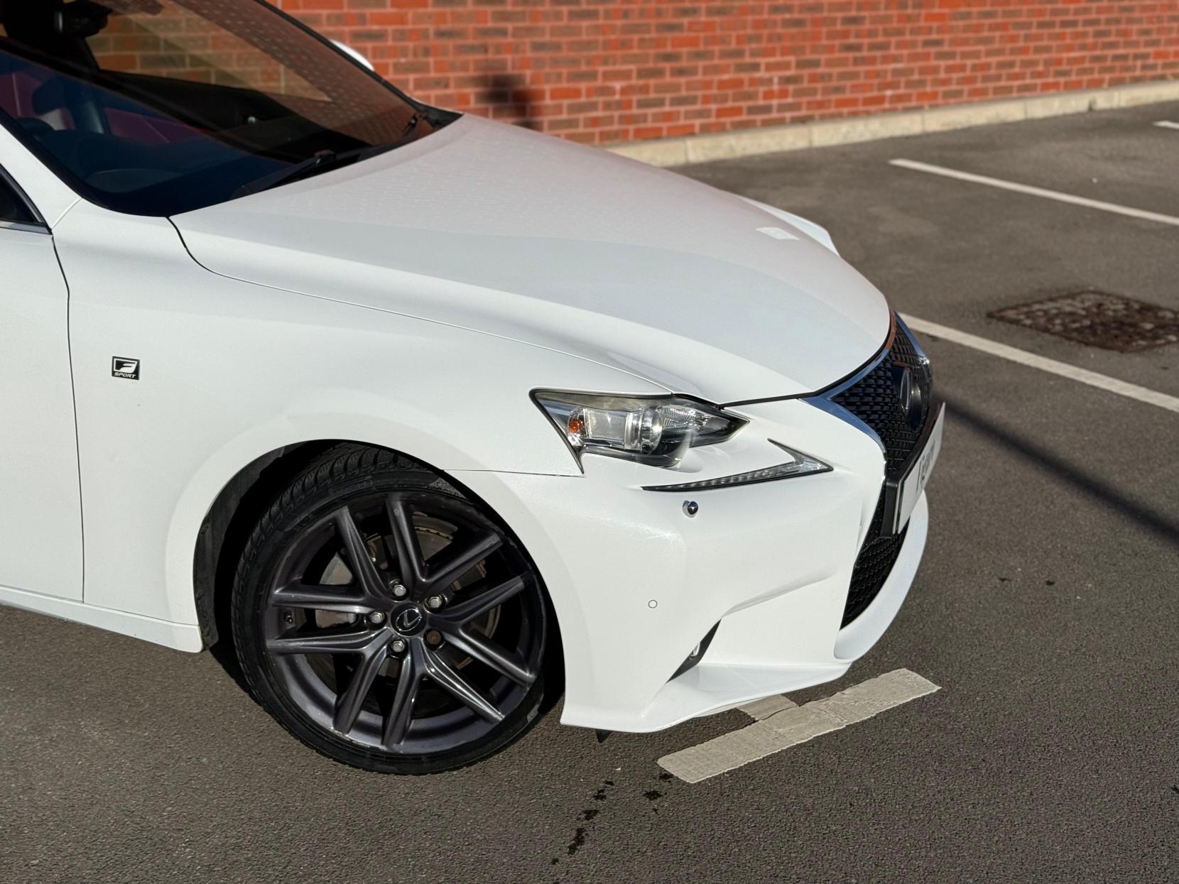 Lexus IS 2.5 300h F Sport Saloon 4dr Petrol Hybrid E-CVT Euro 5 (s/s) (223 ps)