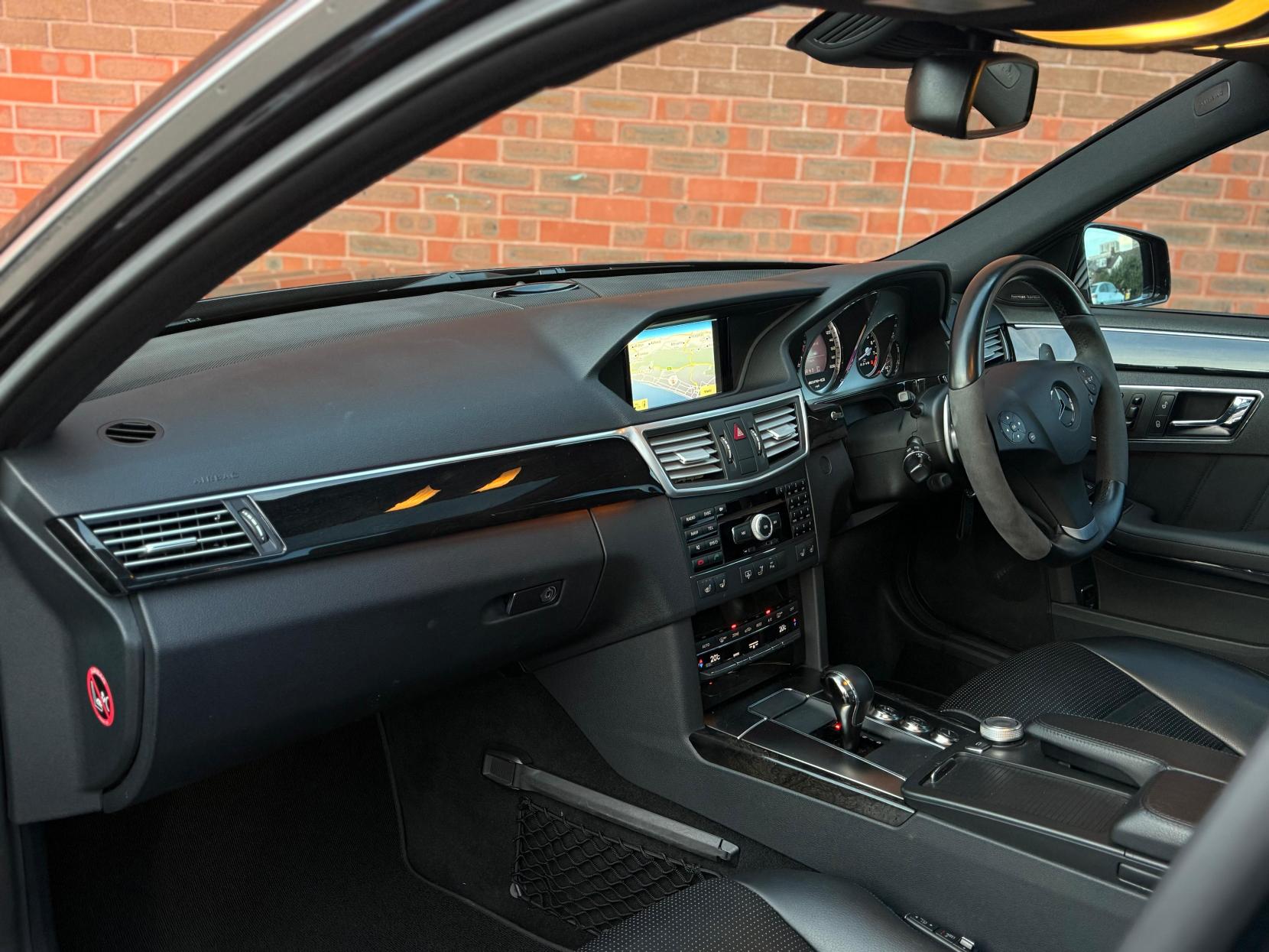 Mercedes-Benz E Class 6.2 E63 V8 AMG Saloon 4dr Petrol G-Tronic Euro 5 (525 ps)